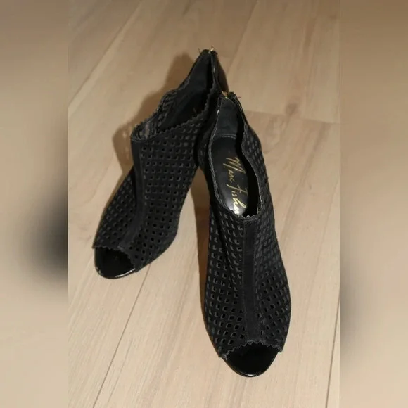 Marc Fisher black peddle peep toe heels - Picture 2 of 4